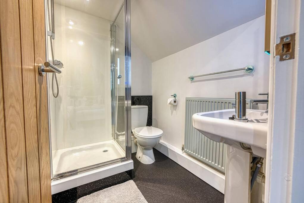 Delightful Two-Bedroom Cottage In The Heart Of Bakewell Esterno foto
