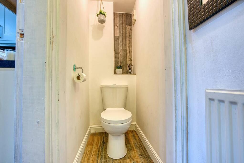 Delightful Two-Bedroom Cottage In The Heart Of Bakewell Esterno foto